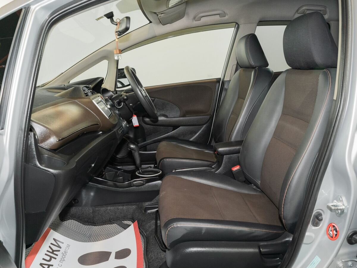 Honda Fit Shuttle 2011 - фото автомобиля