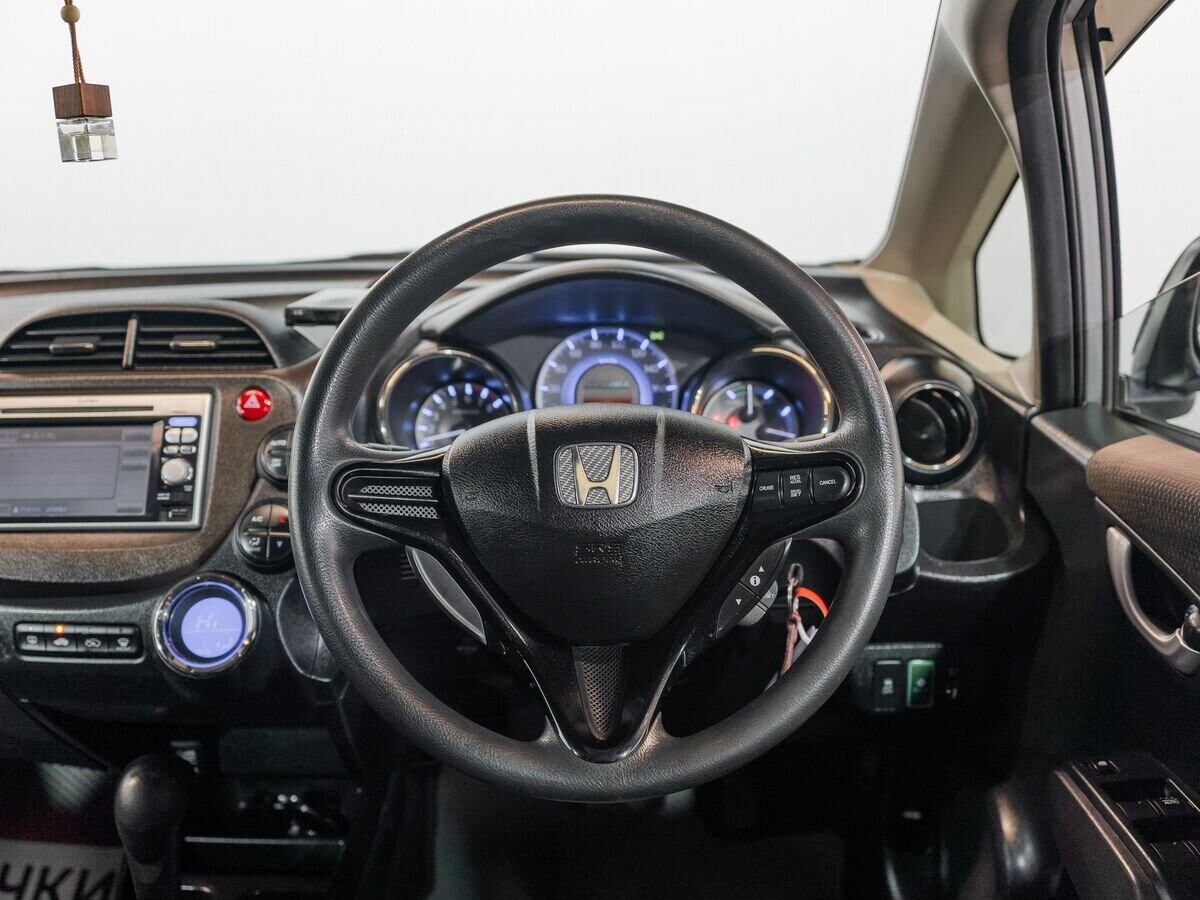 Honda Fit Shuttle 2011 - фото автомобиля