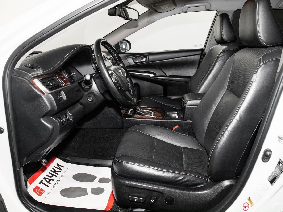 Toyota Camry 2017 - фото автомобиля