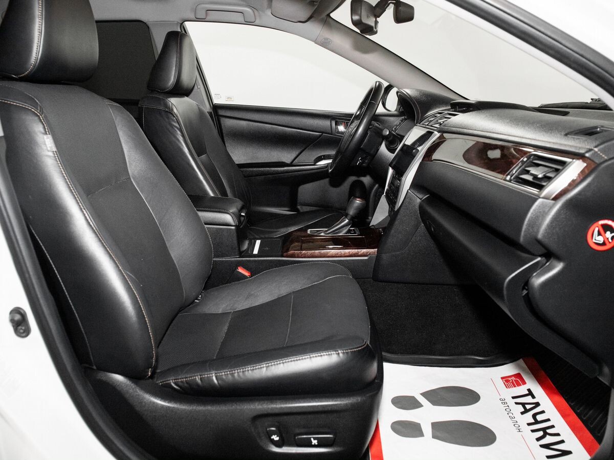 Toyota Camry 2017 - фото автомобиля