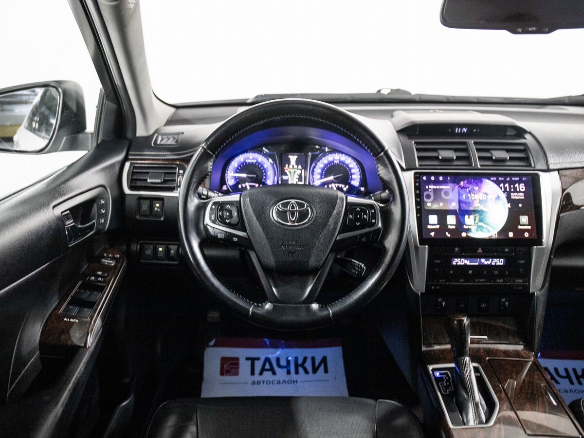 Toyota Camry 2017 - фото автомобиля