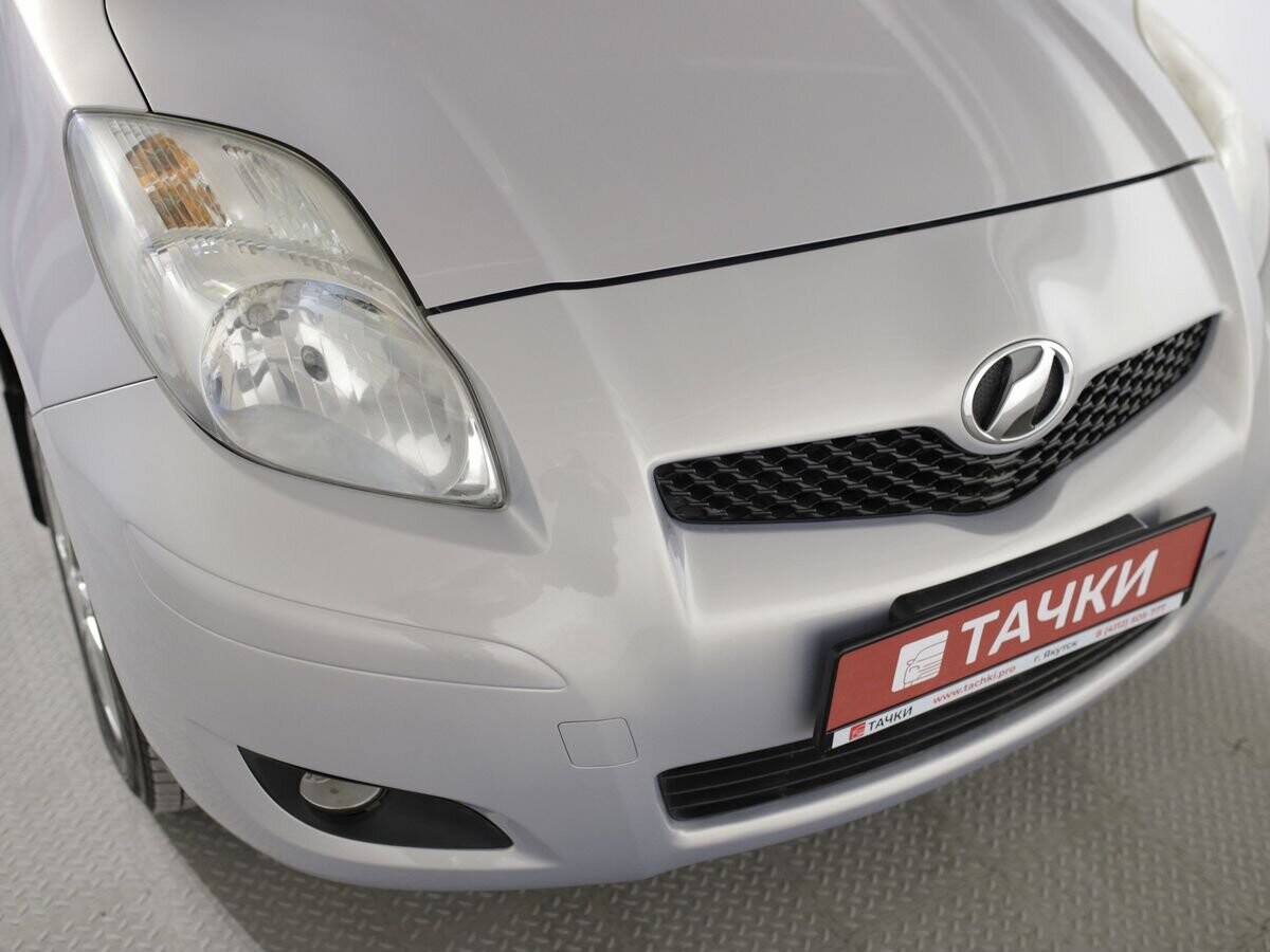 Toyota Vitz 2010 - фото автомобиля