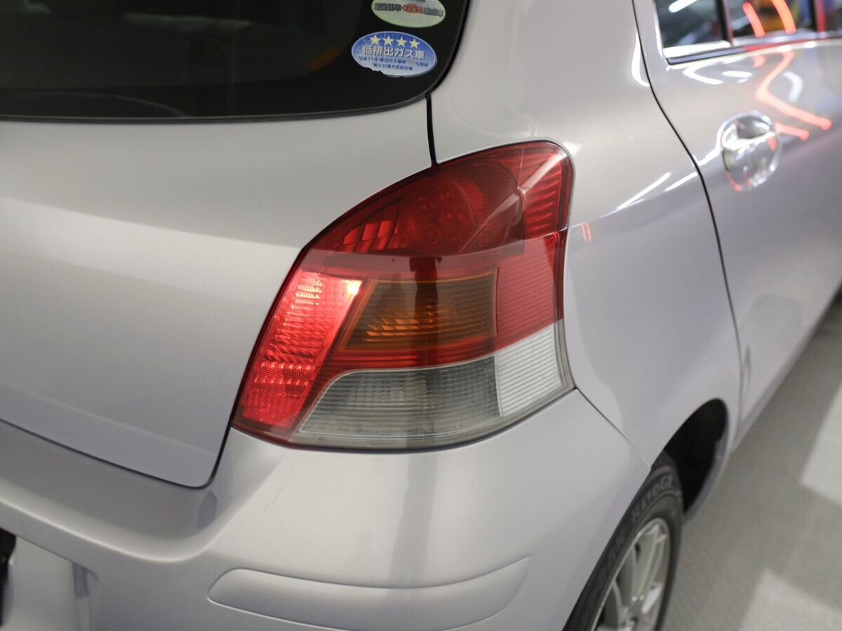 Toyota Vitz 2010 - фото автомобиля