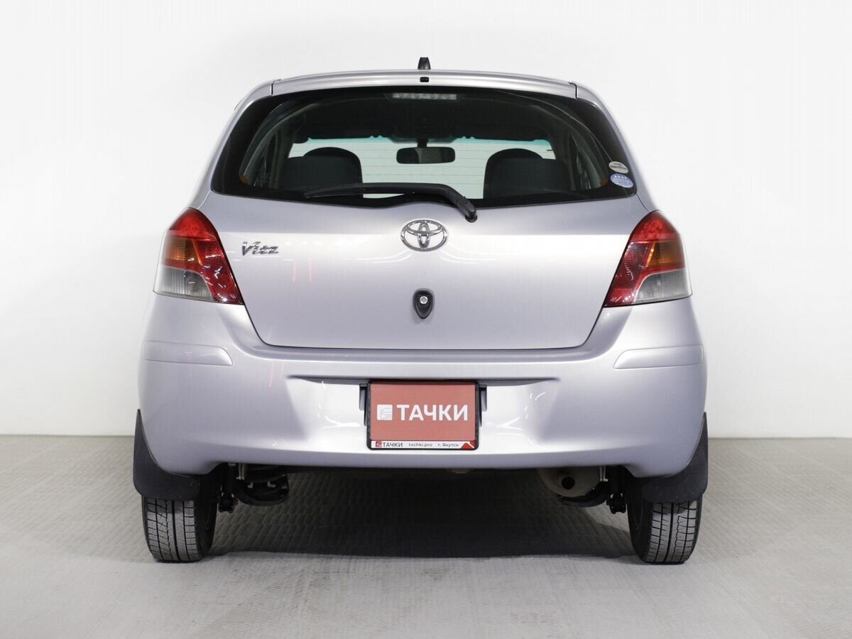 Toyota Vitz 2010 - фото автомобиля