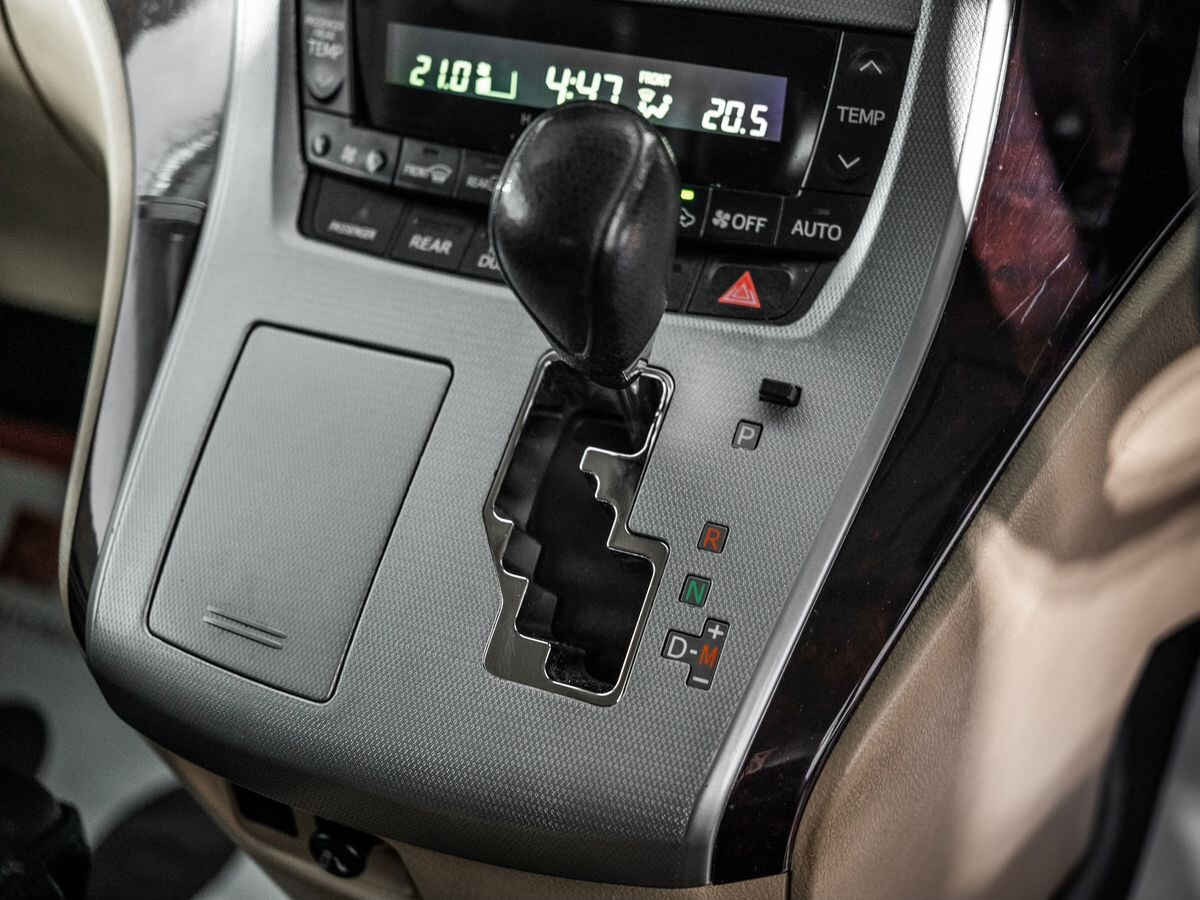 Toyota Alphard 2012 - фото автомобиля