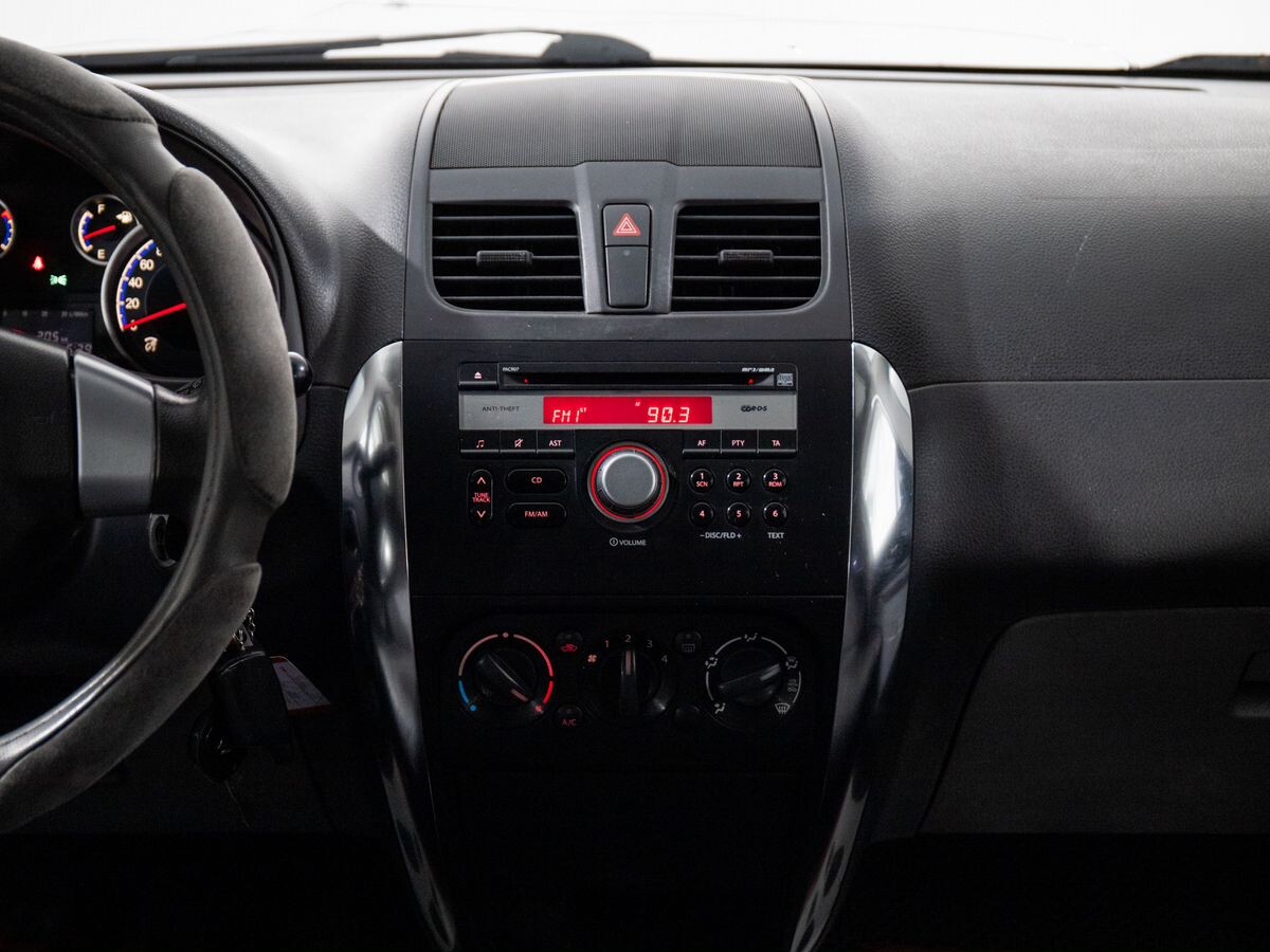 Suzuki SX4 2011 - фото автомобиля