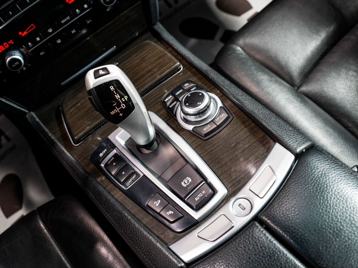 BMW 7 серии 2012 - фото автомобиля