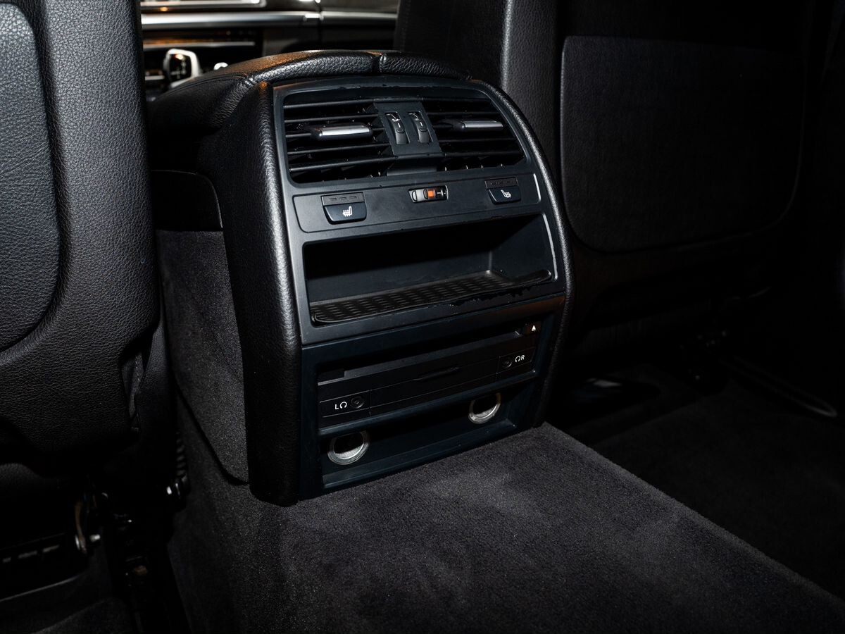 BMW 7 серии 2012 - фото автомобиля