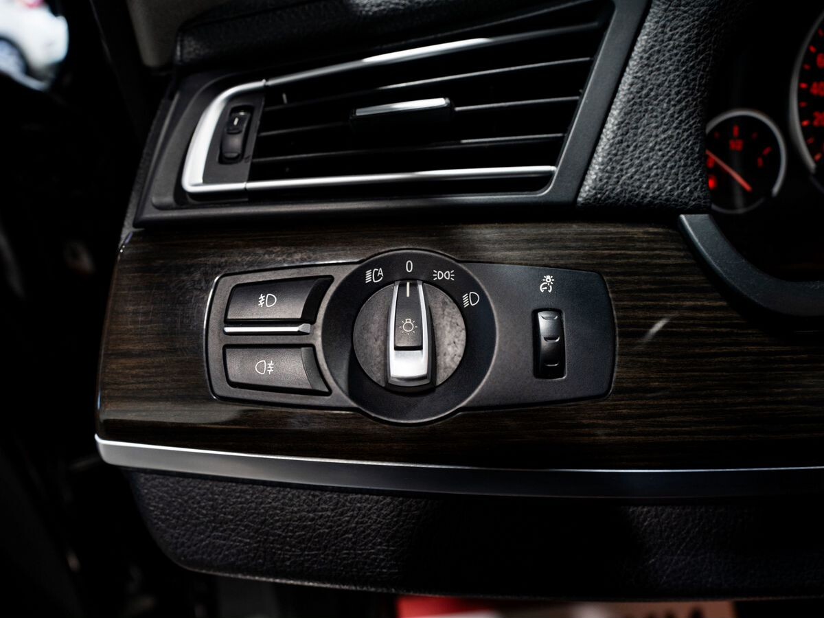 BMW 7 серии 2012 - фото автомобиля