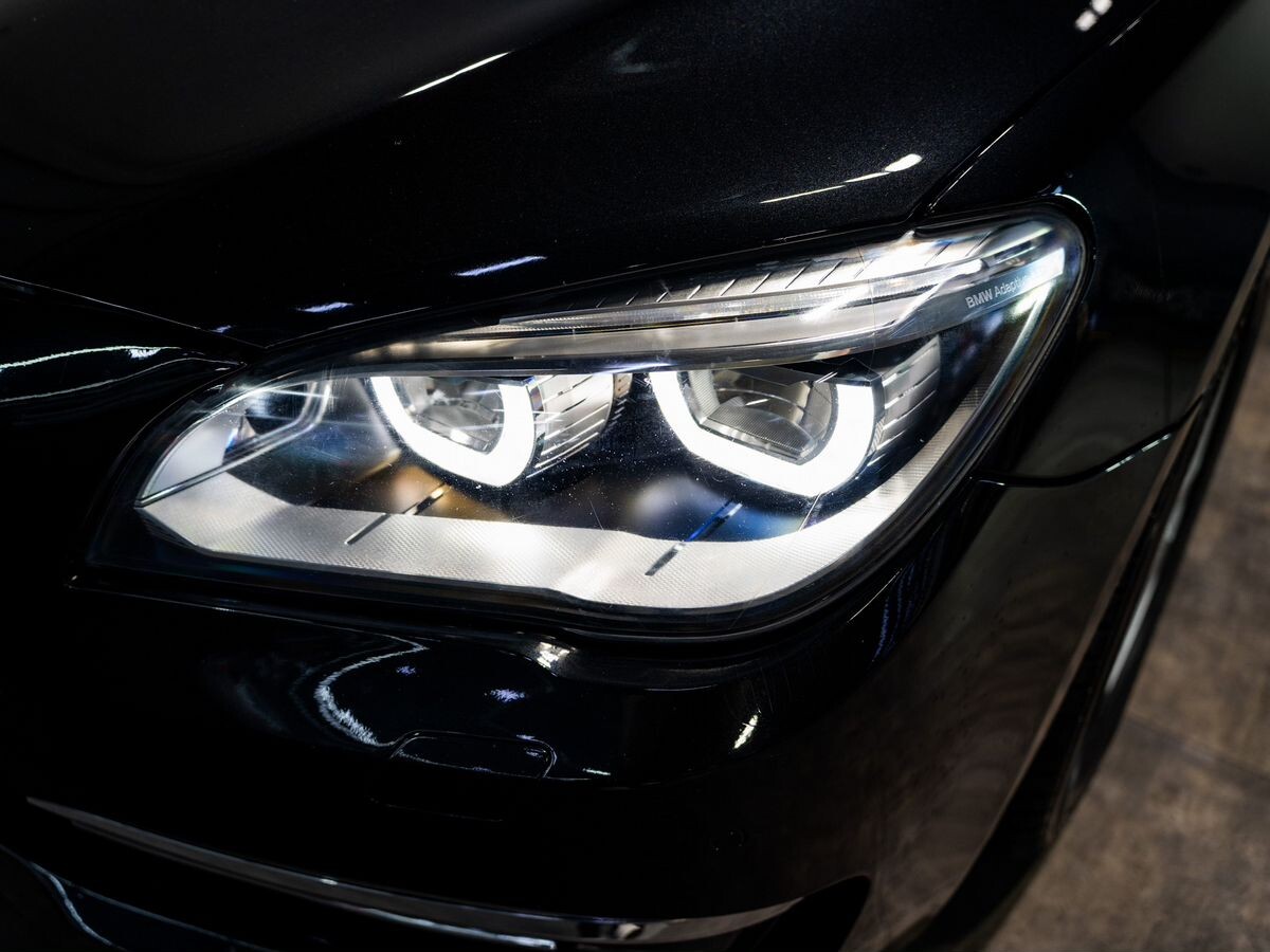 BMW 7 серии 2012 - фото автомобиля