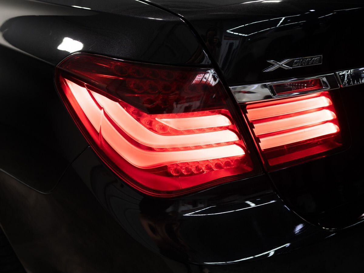 BMW 7 серии 2012 - фото автомобиля