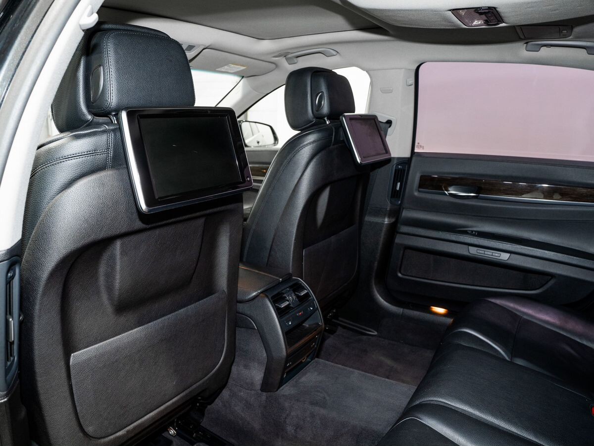BMW 7 серии 2012 - фото автомобиля