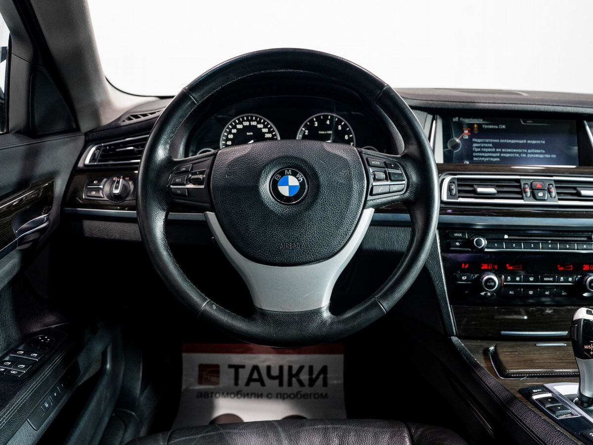 BMW 7 серии 2012 - фото автомобиля