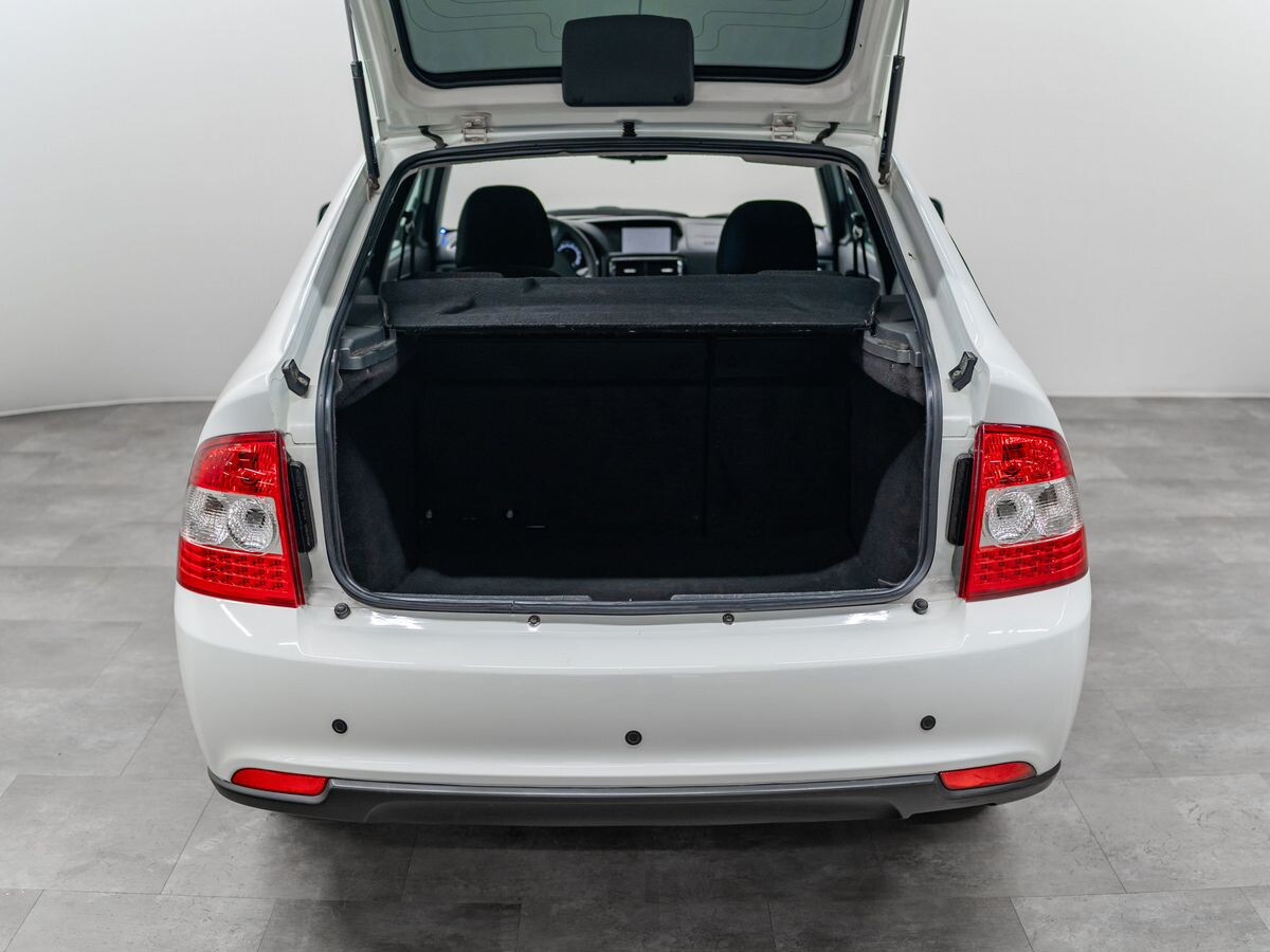 Lada (ВАЗ) Priora 2014 - фото автомобиля