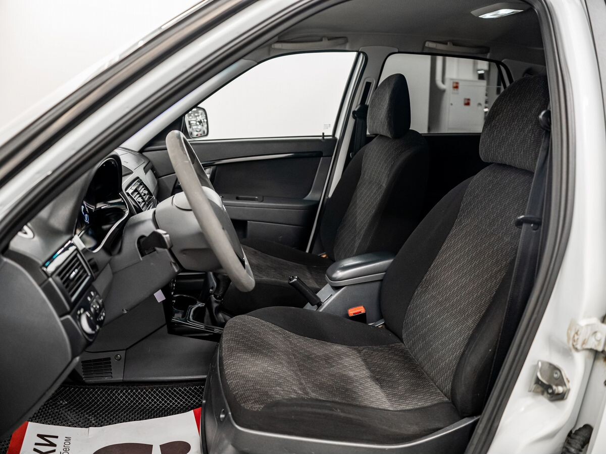 Lada (ВАЗ) Priora 2014 - фото автомобиля