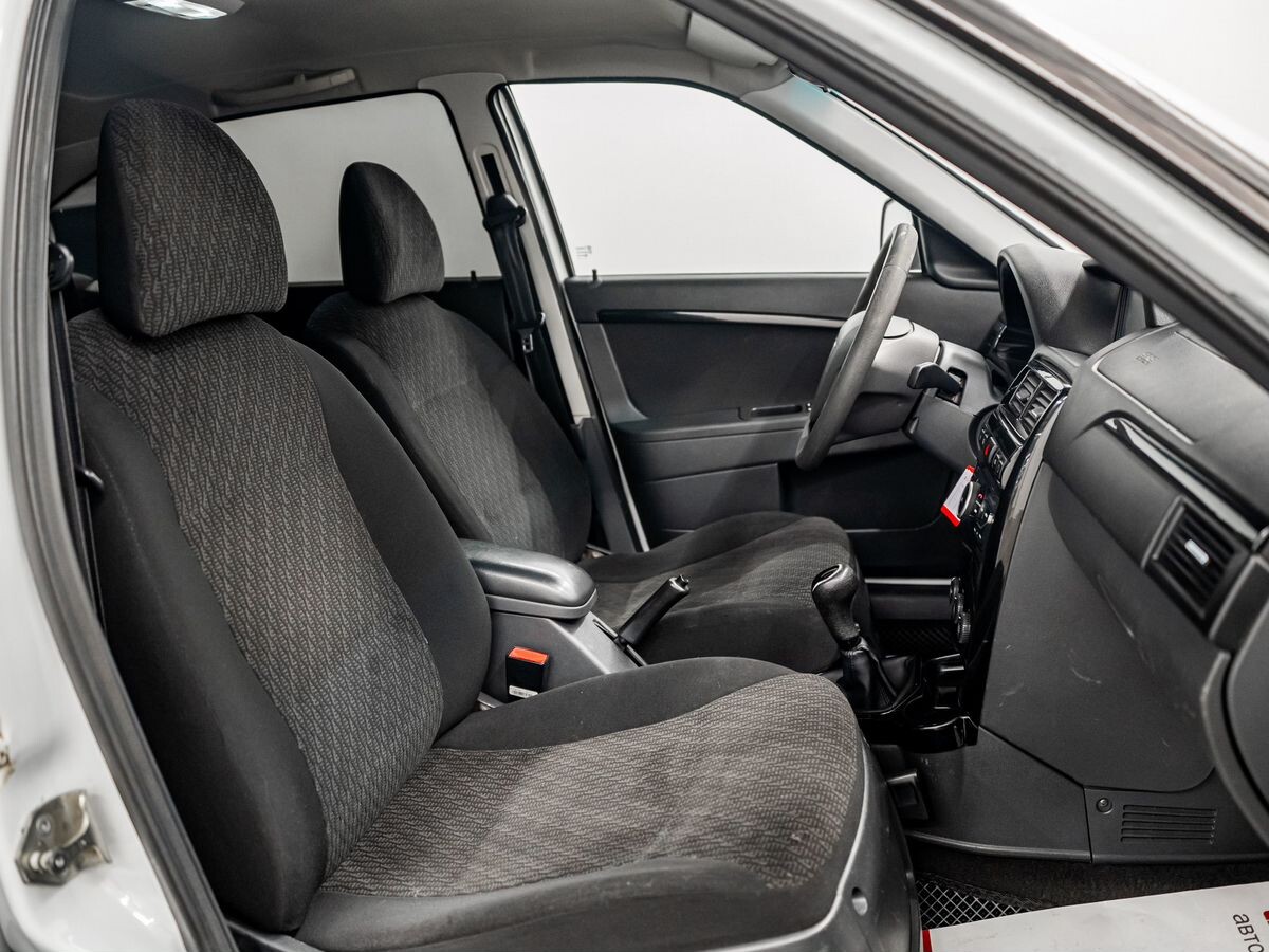 Lada (ВАЗ) Priora 2014 - фото автомобиля