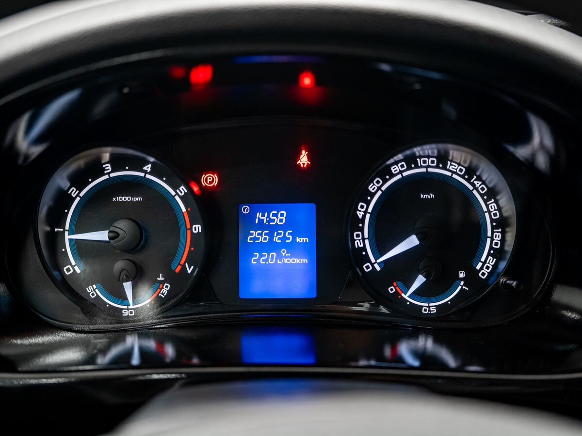 Lada (ВАЗ) Priora 2014 - фото автомобиля