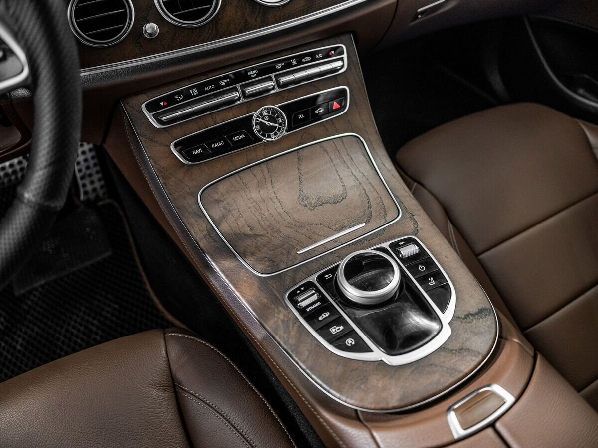 Mercedes-Benz E-Класс 2018 - фото автомобиля