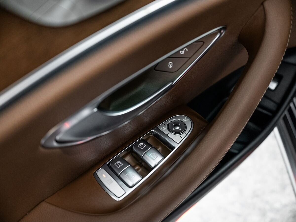 Mercedes-Benz E-Класс 2018 - фото автомобиля