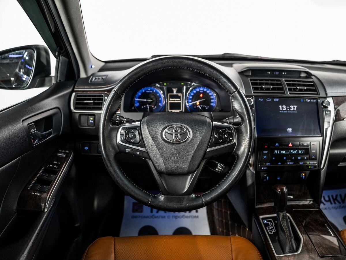 Toyota Camry 2017 - фото автомобиля