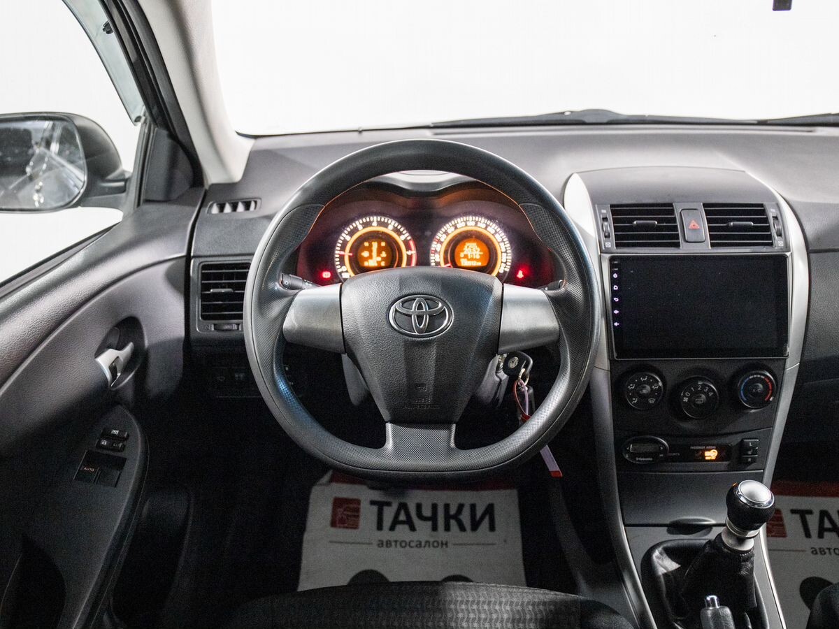 Toyota Corolla 2010 - фото автомобиля