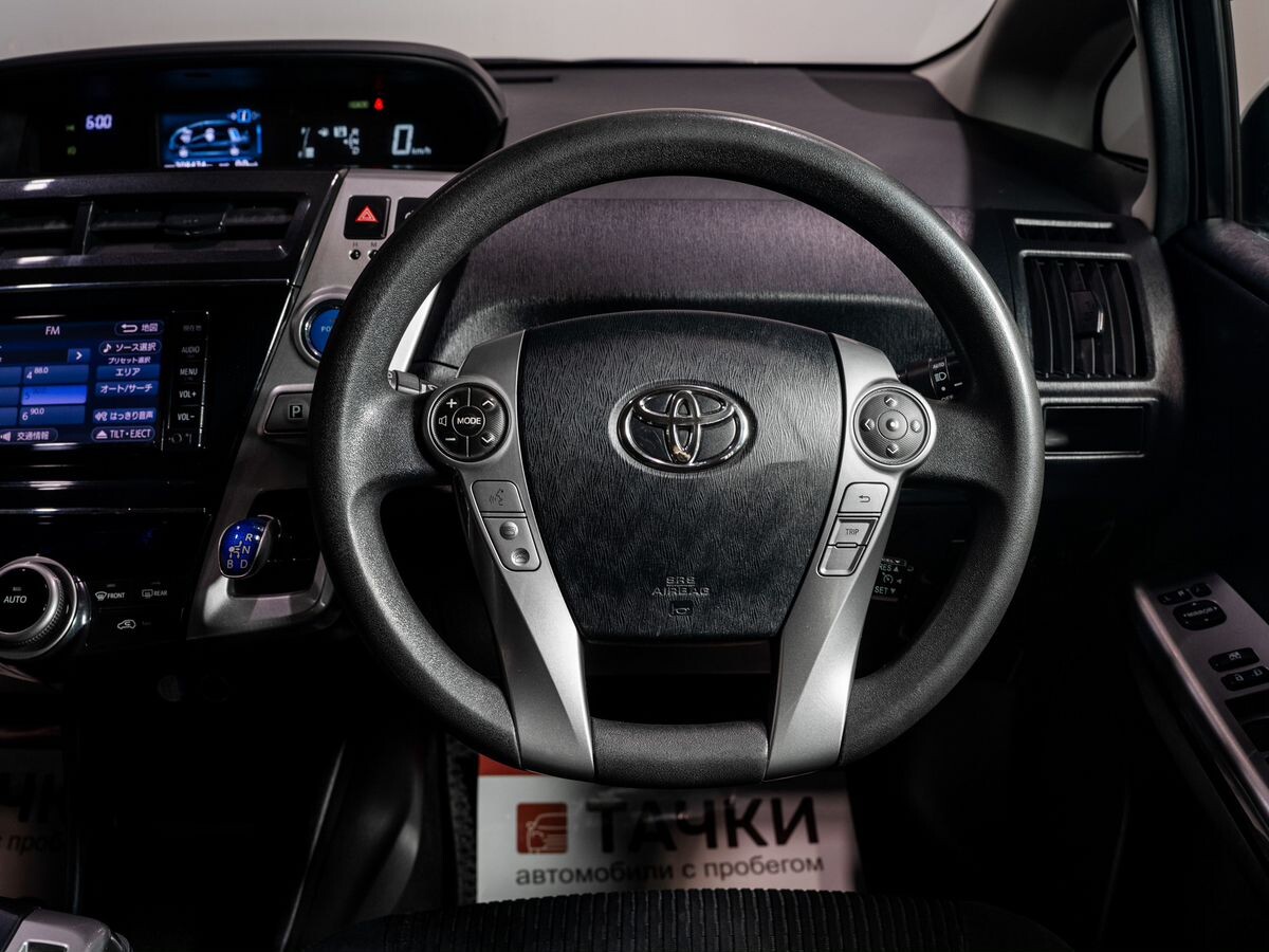 Toyota Prius Alpha 2015 - фото автомобиля