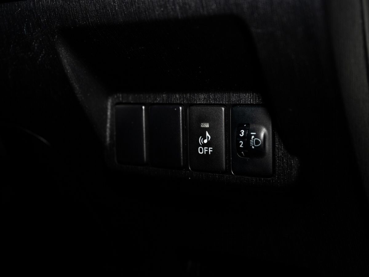 Toyota Prius Alpha 2015 - фото автомобиля