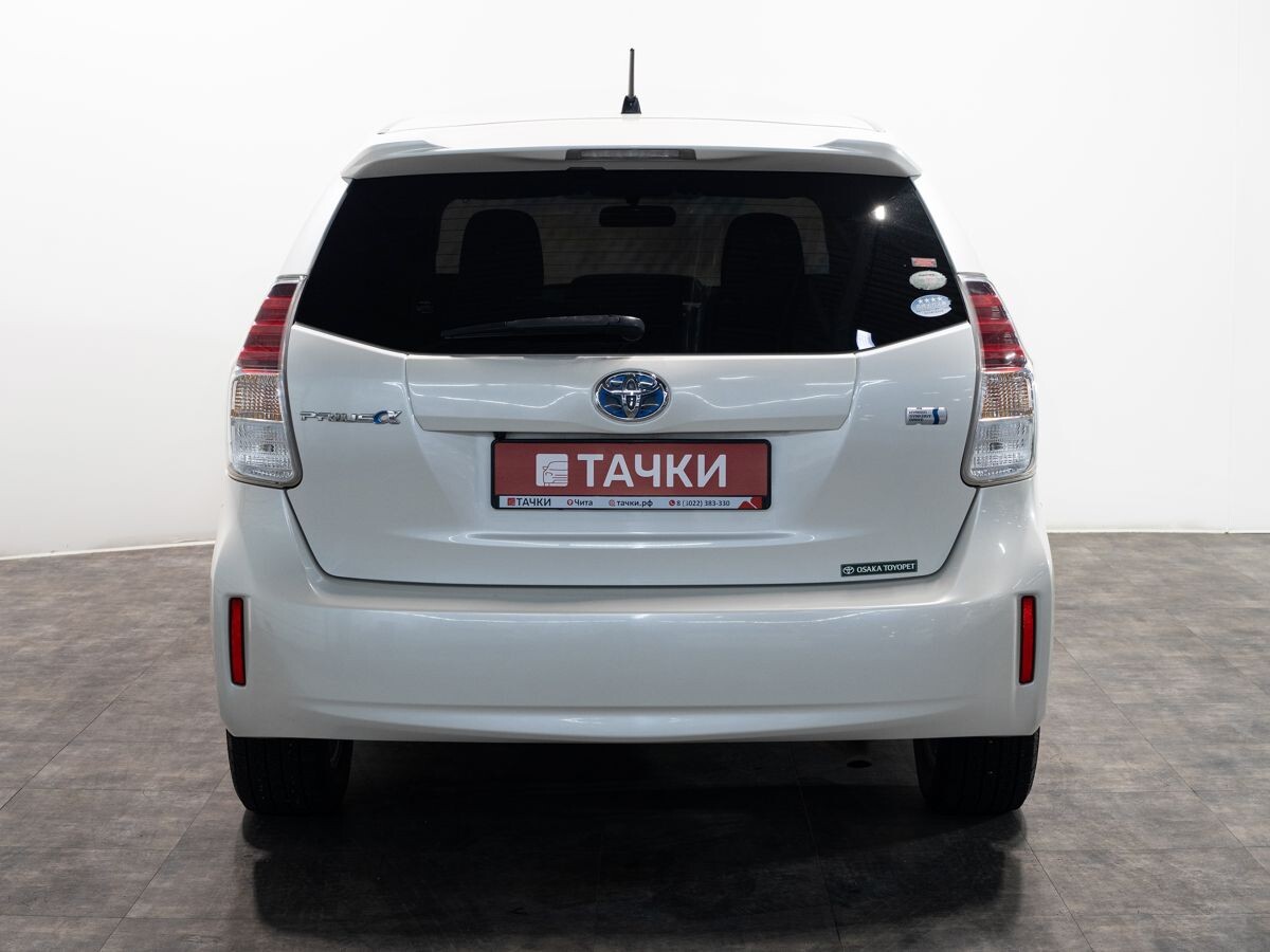 Toyota Prius Alpha 2015 - фото автомобиля