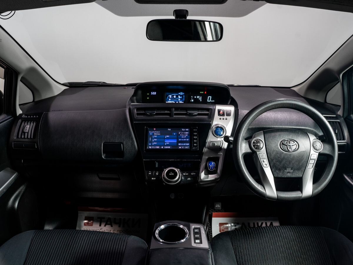 Toyota Prius Alpha 2015 - фото автомобиля