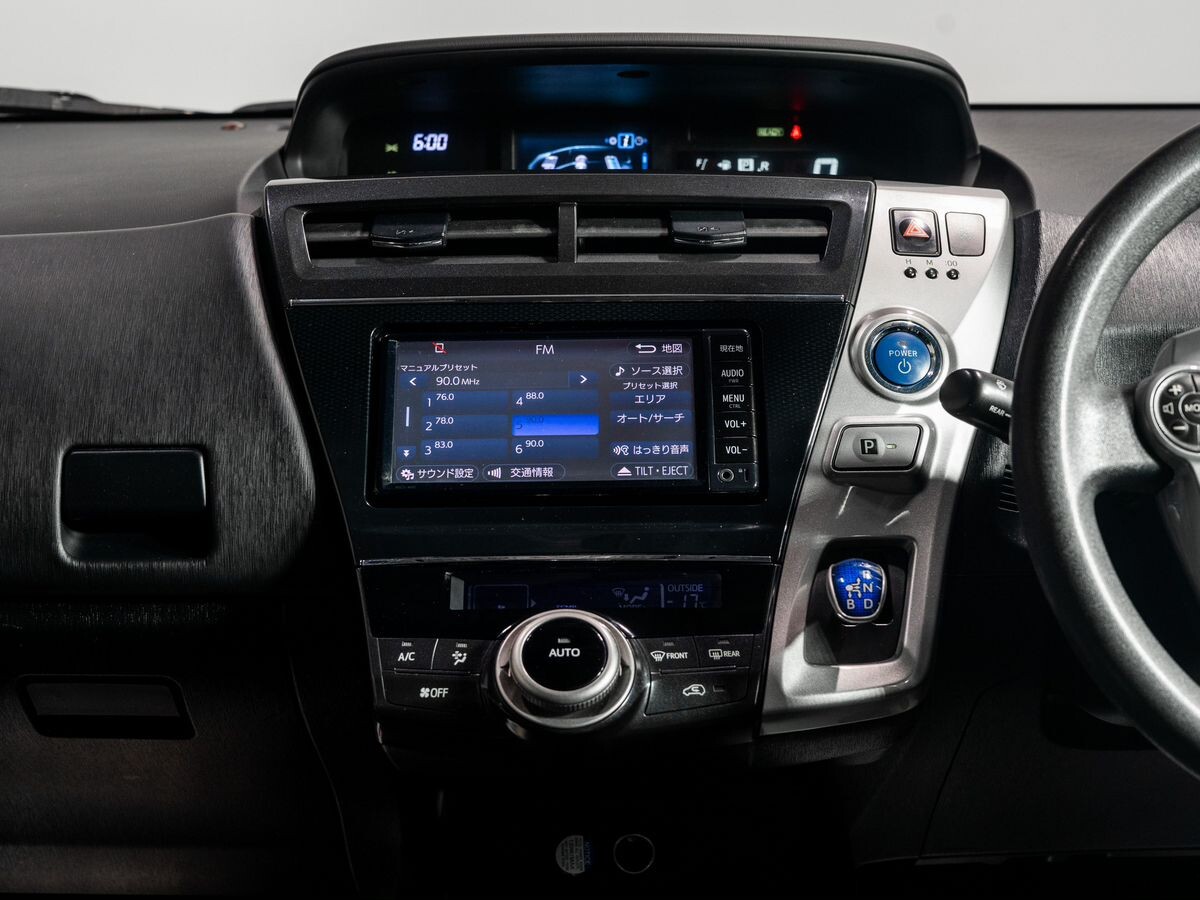 Toyota Prius Alpha 2015 - фото автомобиля