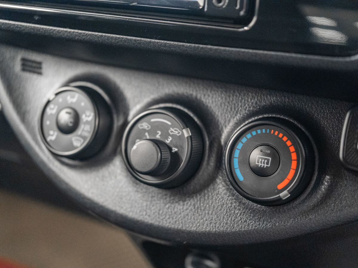 Toyota Vitz 2018 - фото автомобиля