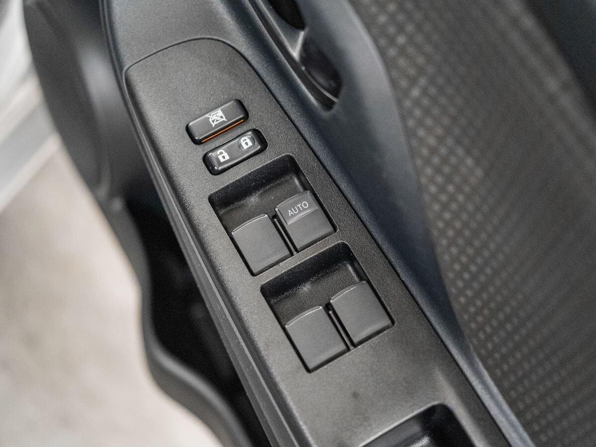 Toyota Vitz 2018 - фото автомобиля