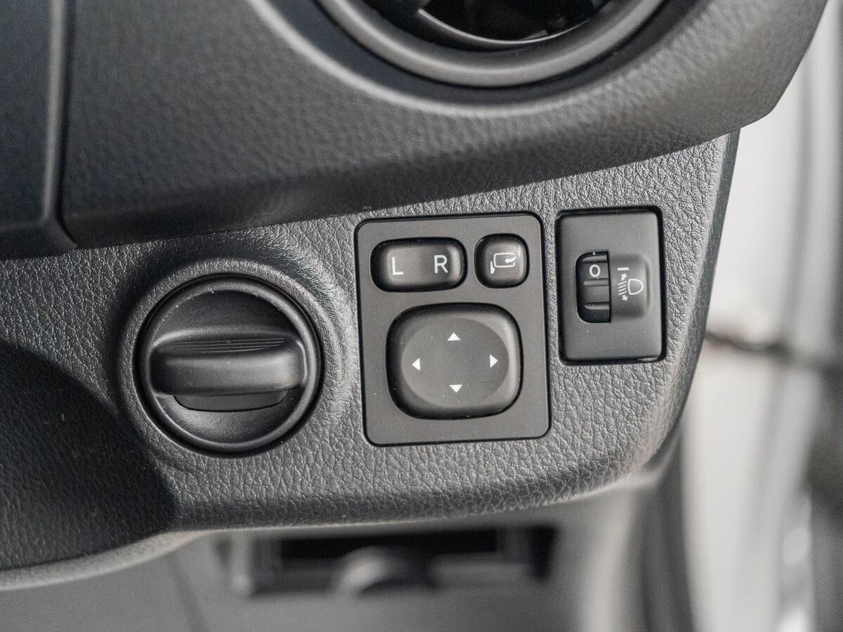 Toyota Vitz 2018 - фото автомобиля