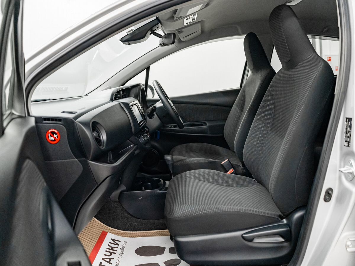 Toyota Vitz 2018 - фото автомобиля