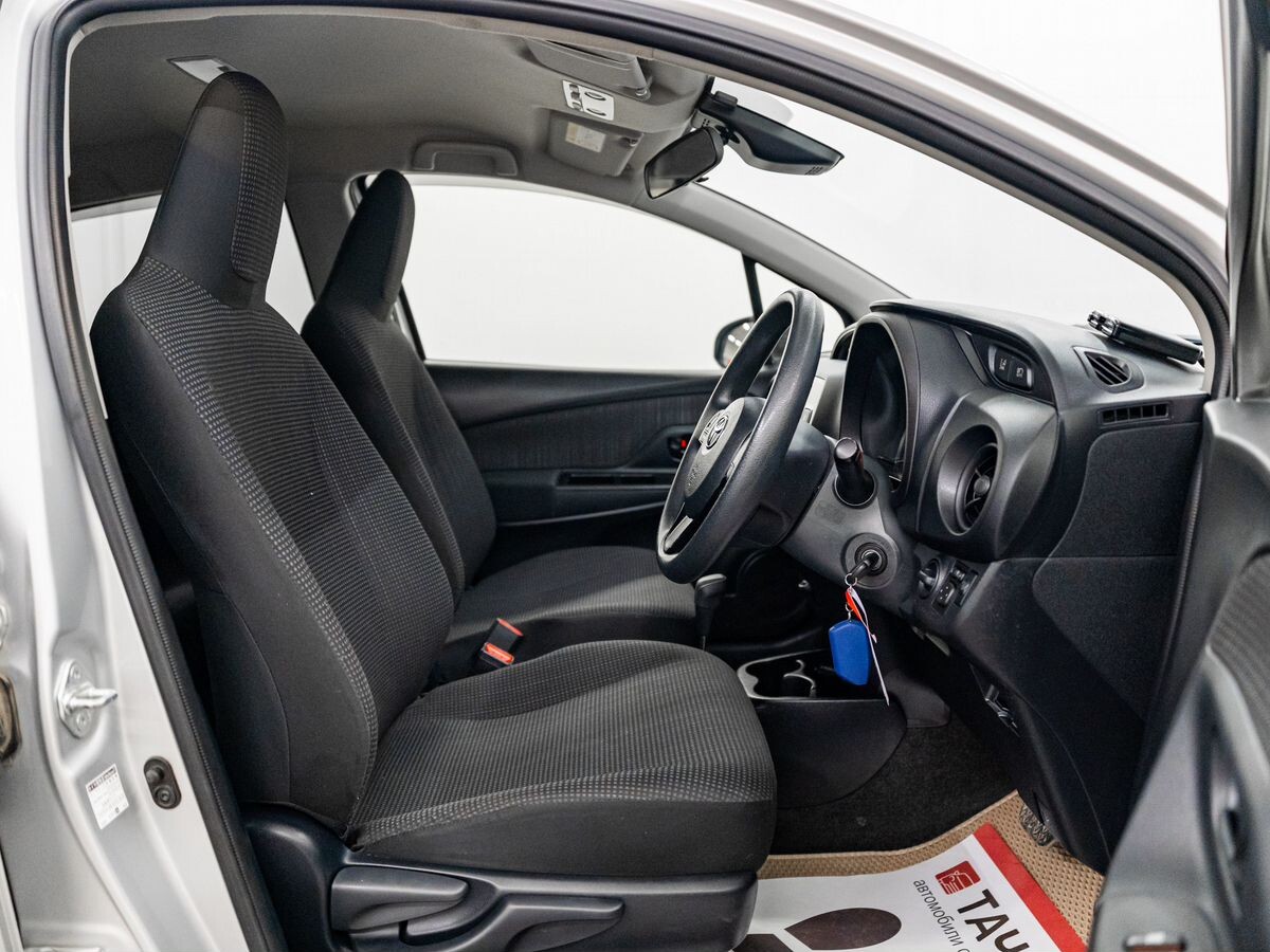 Toyota Vitz 2018 - фото автомобиля