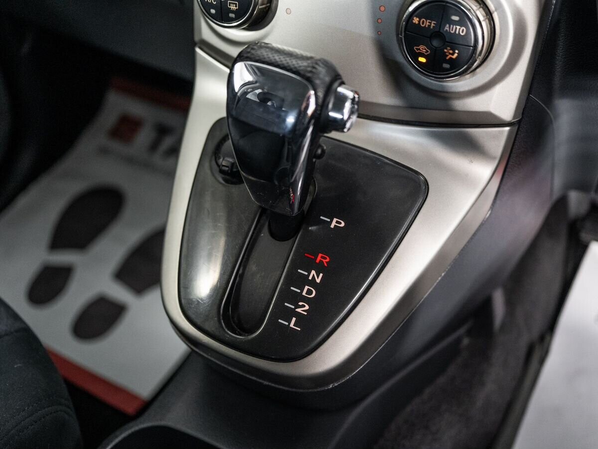 Toyota Rush 2010 - фото автомобиля