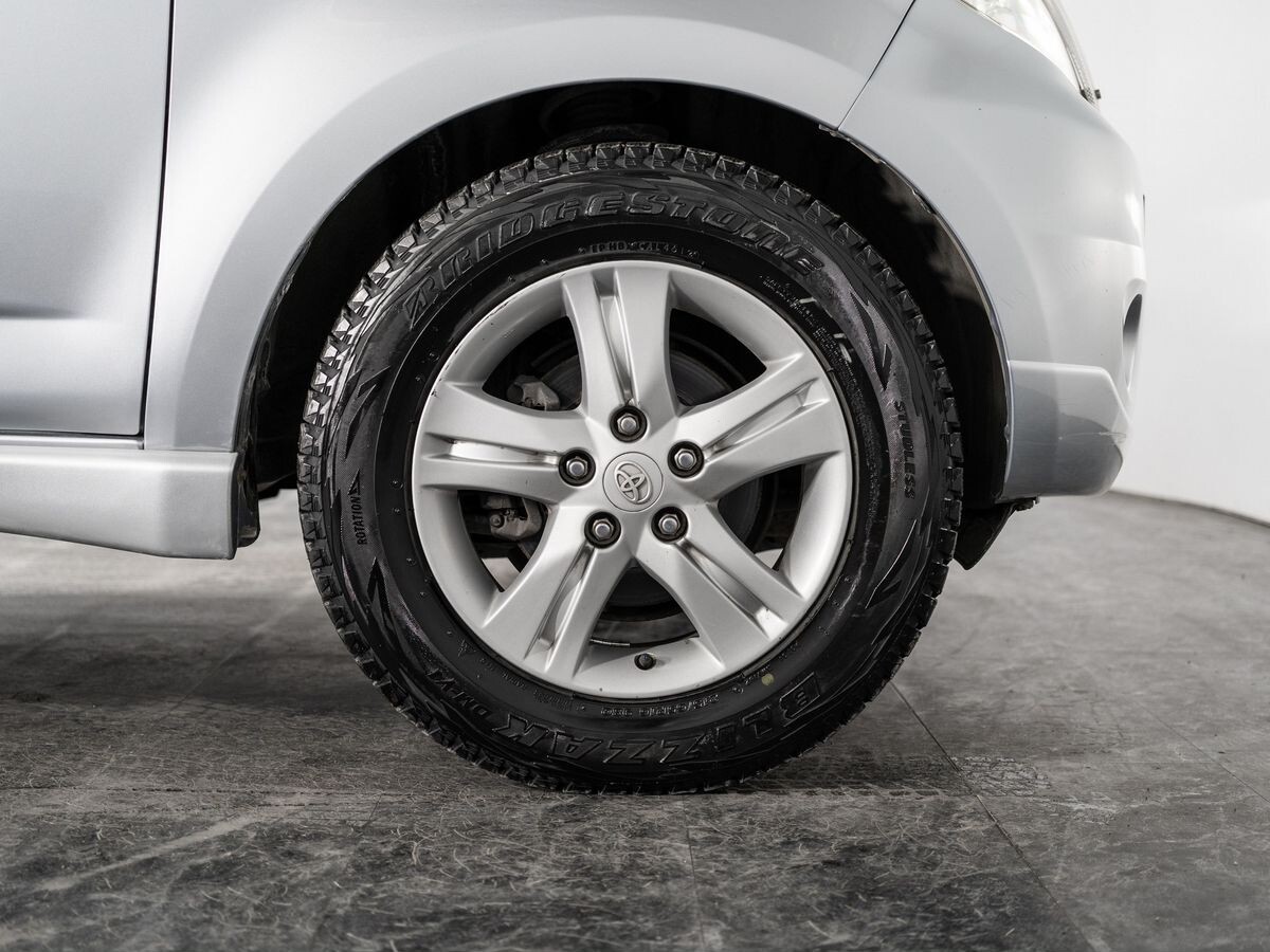 Toyota Rush 2010 - фото автомобиля