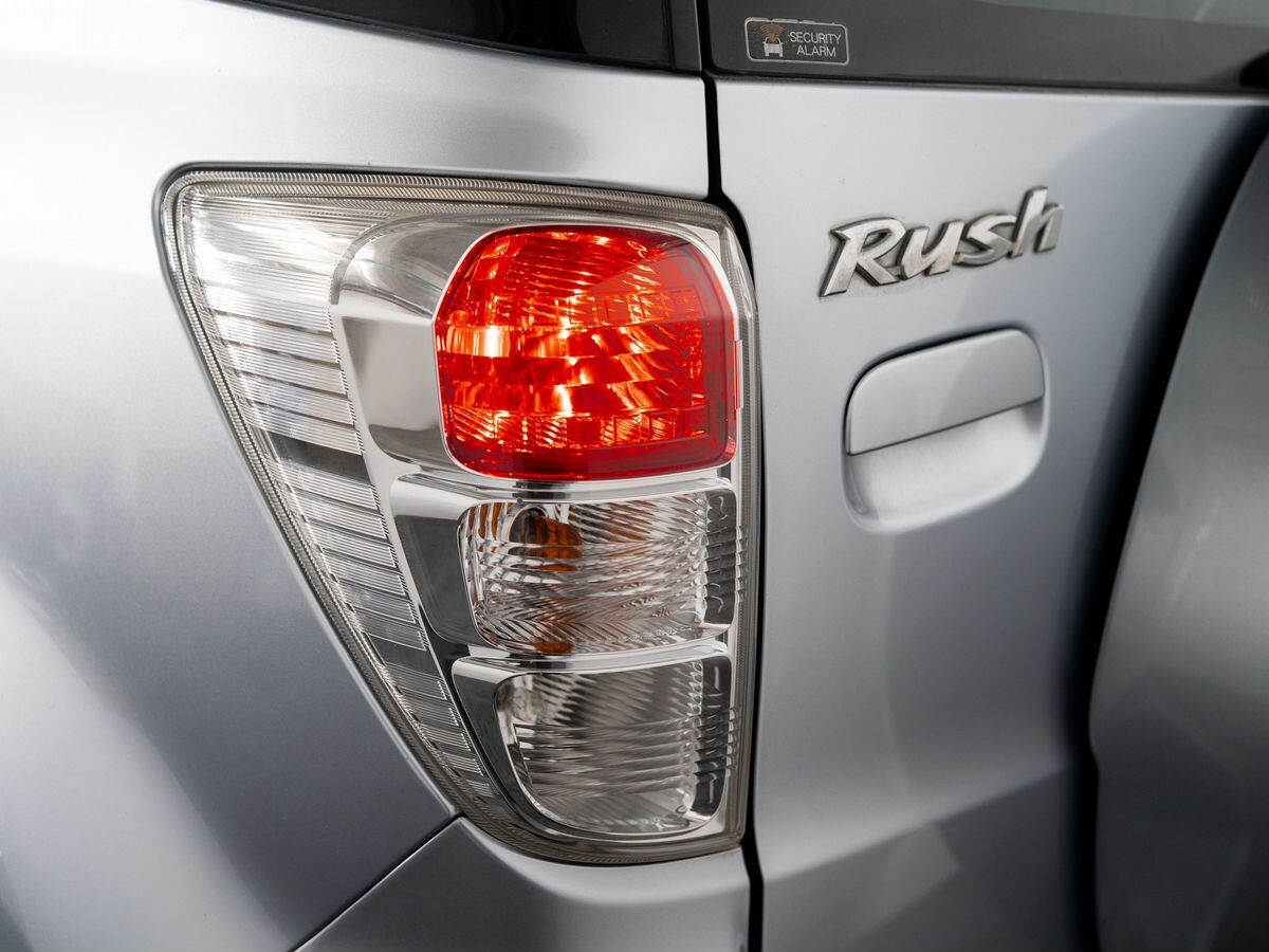 Toyota Rush 2010 - фото автомобиля