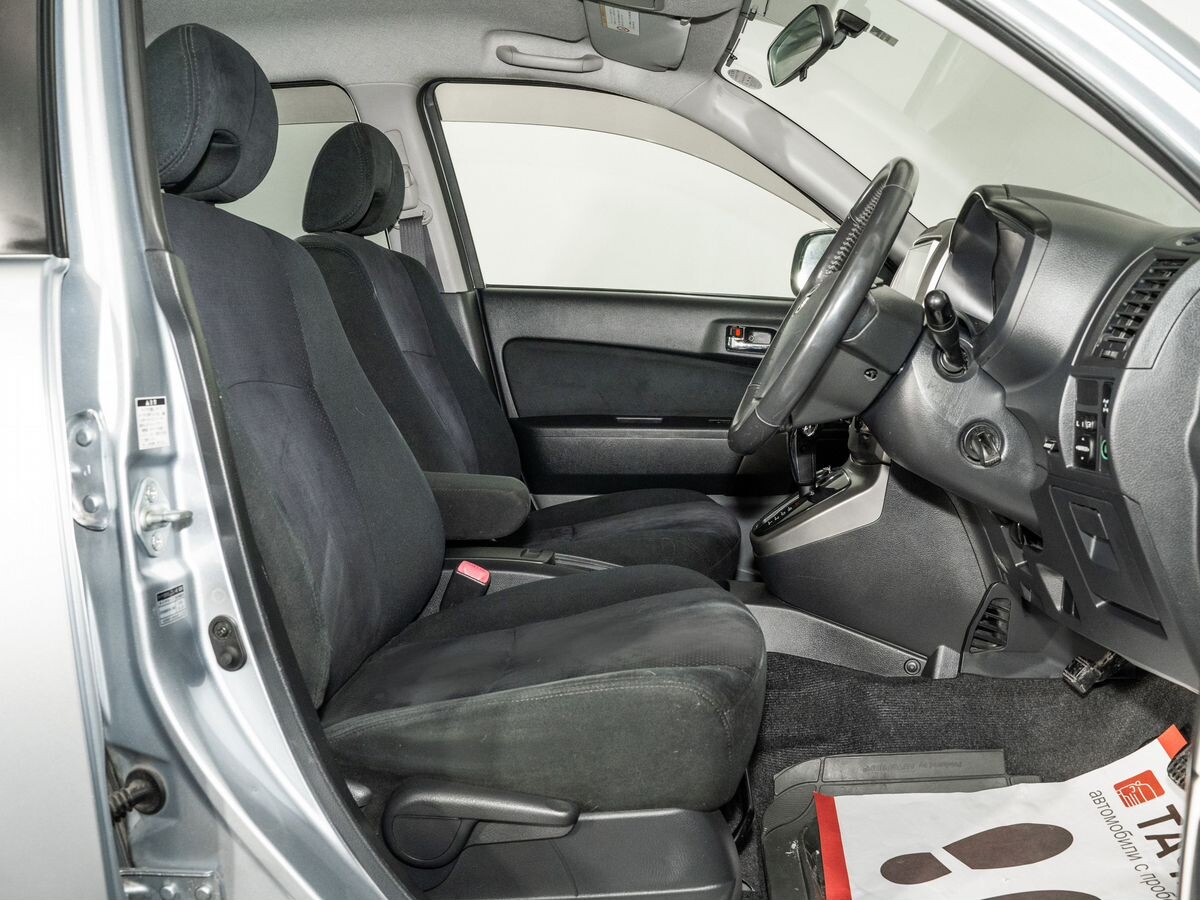 Toyota Rush 2010 - фото автомобиля