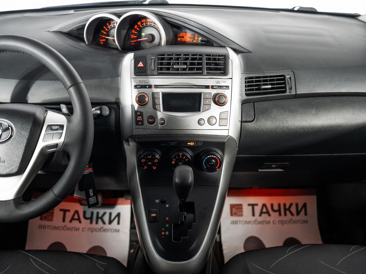 Toyota Verso 2011 - фото автомобиля