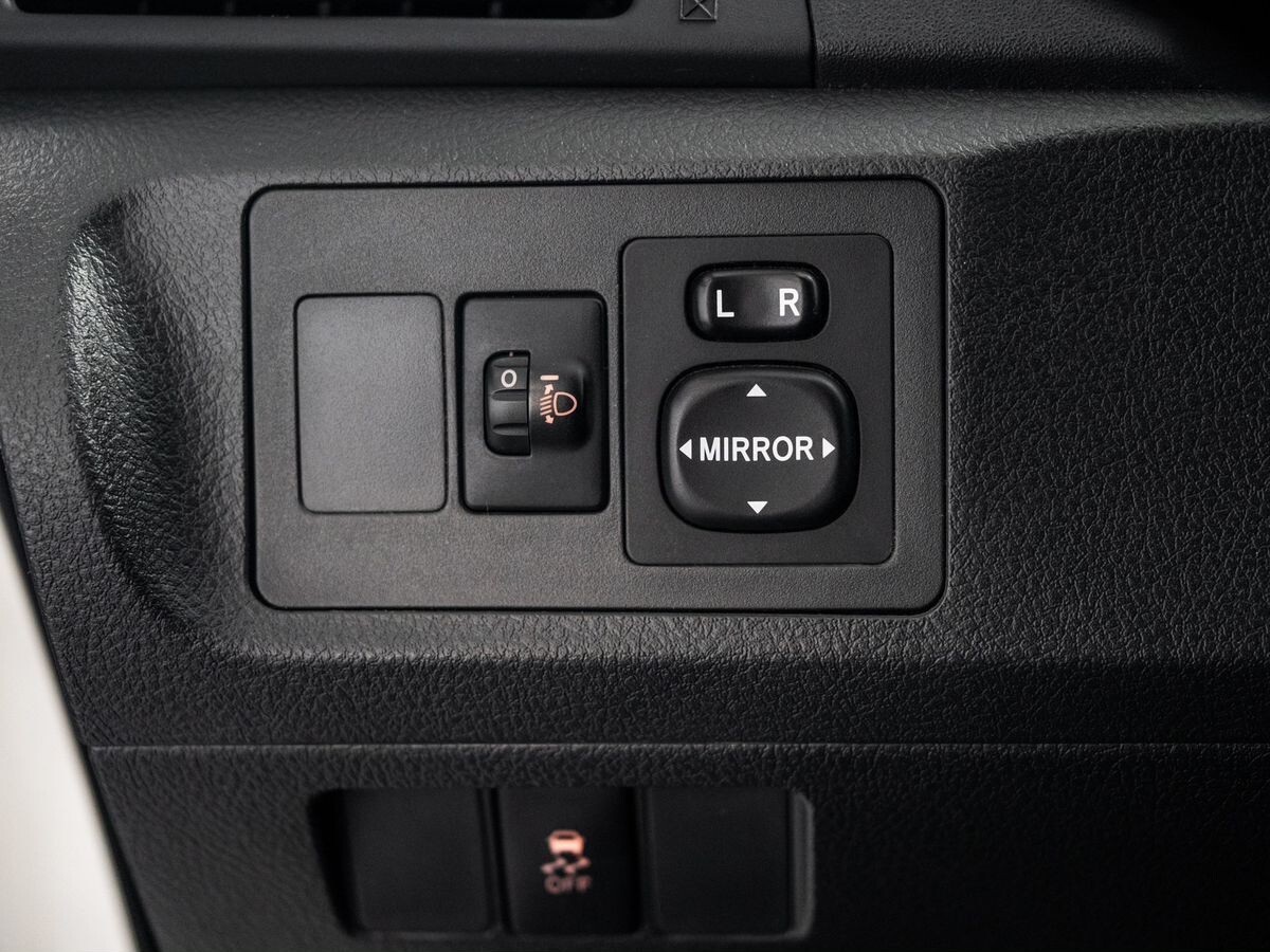 Toyota Verso 2011 - фото автомобиля