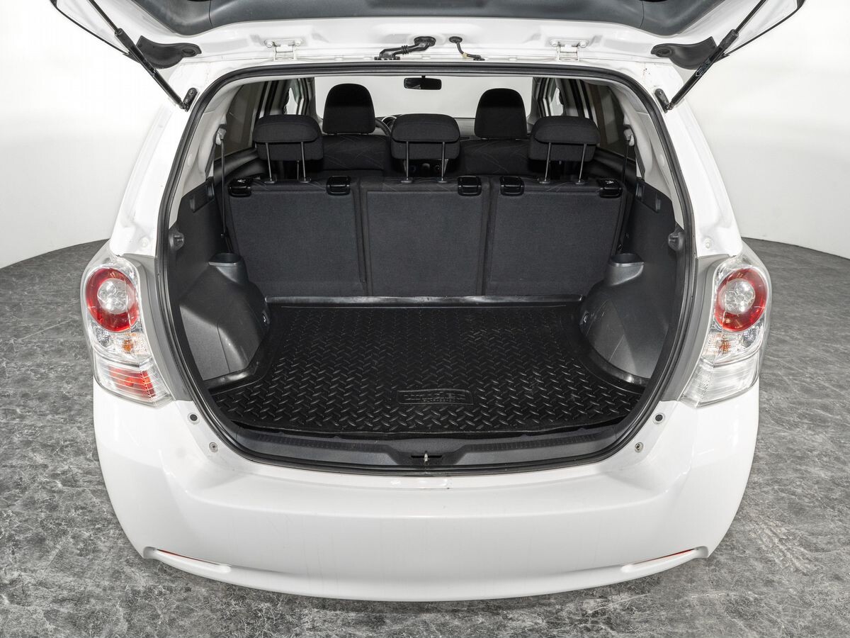 Toyota Verso 2011 - фото автомобиля