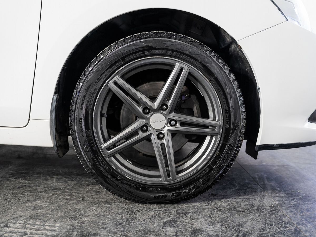 Toyota Verso 2011 - фото автомобиля