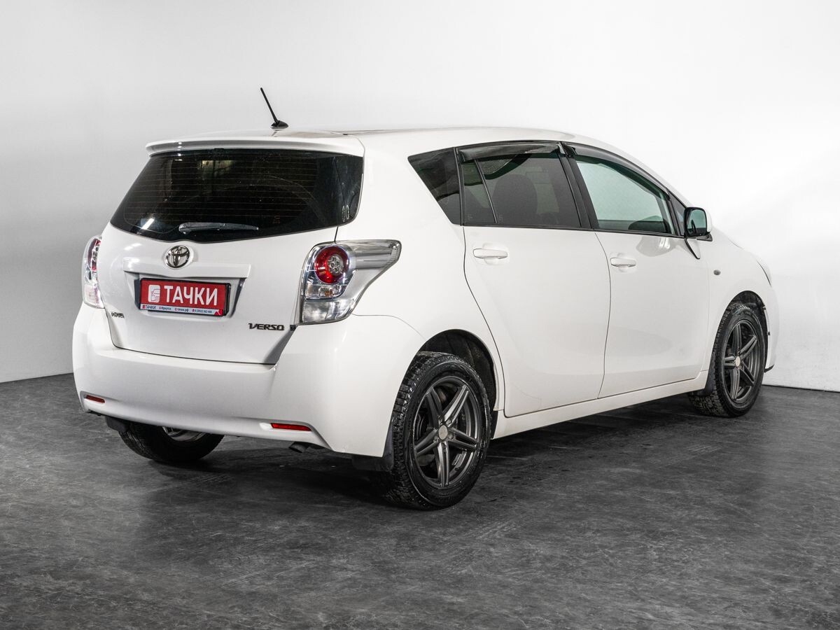 Toyota Verso 2011 - фото автомобиля