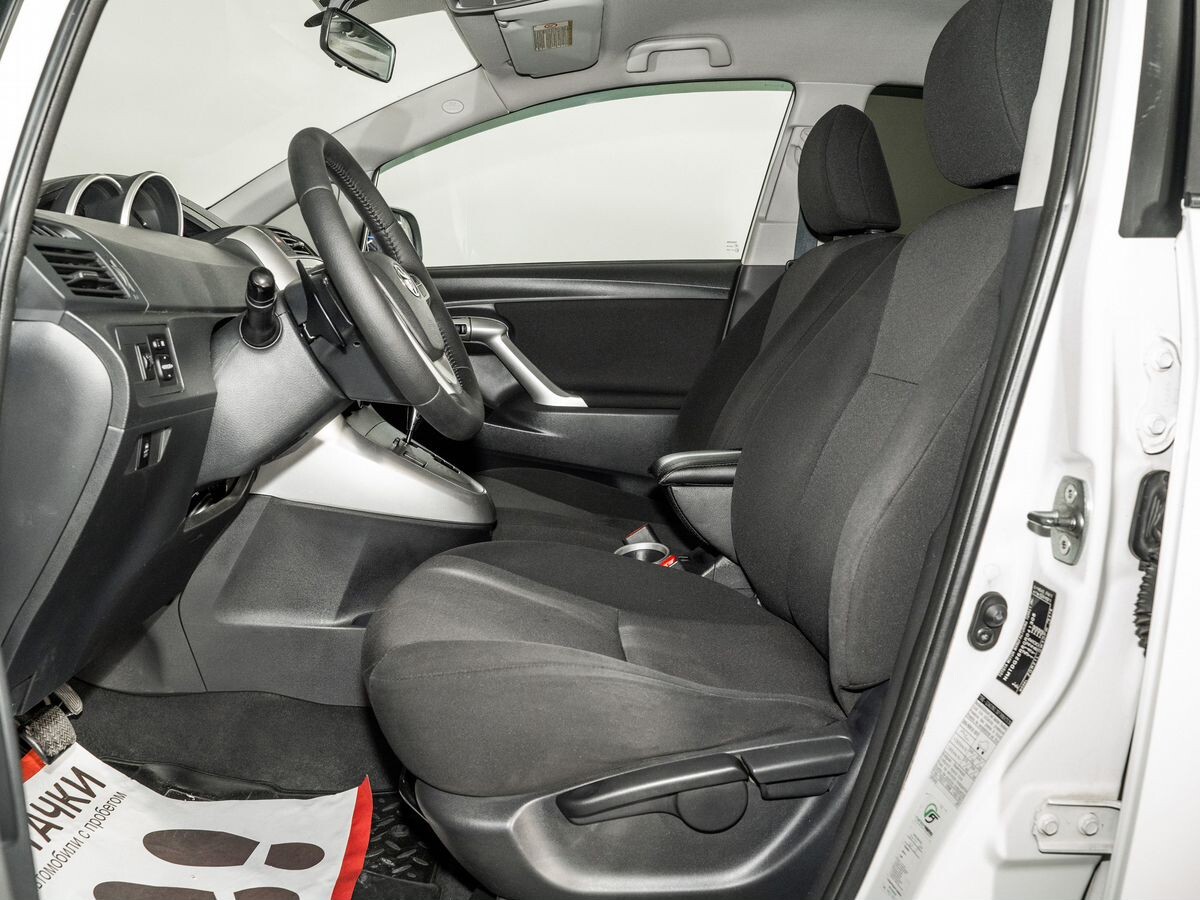 Toyota Verso 2011 - фото автомобиля