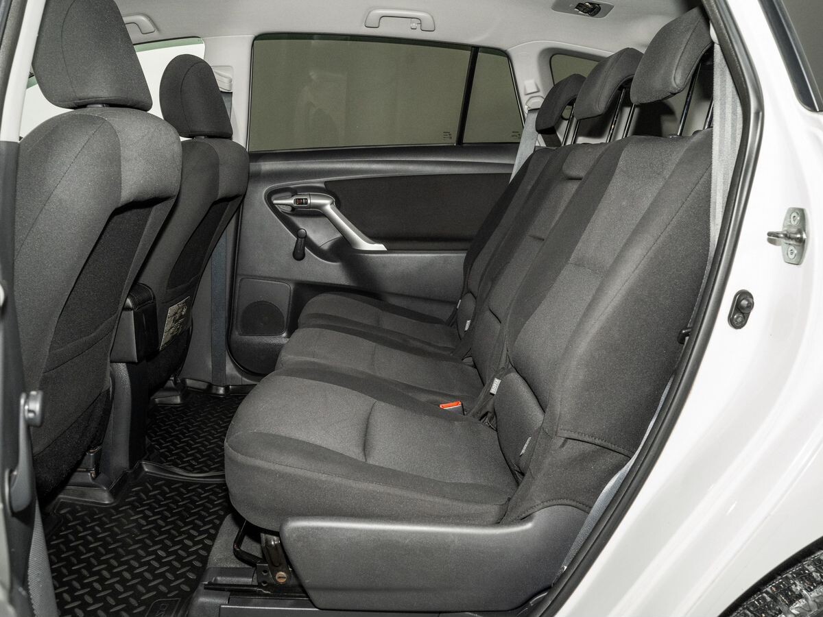 Toyota Verso 2011 - фото автомобиля