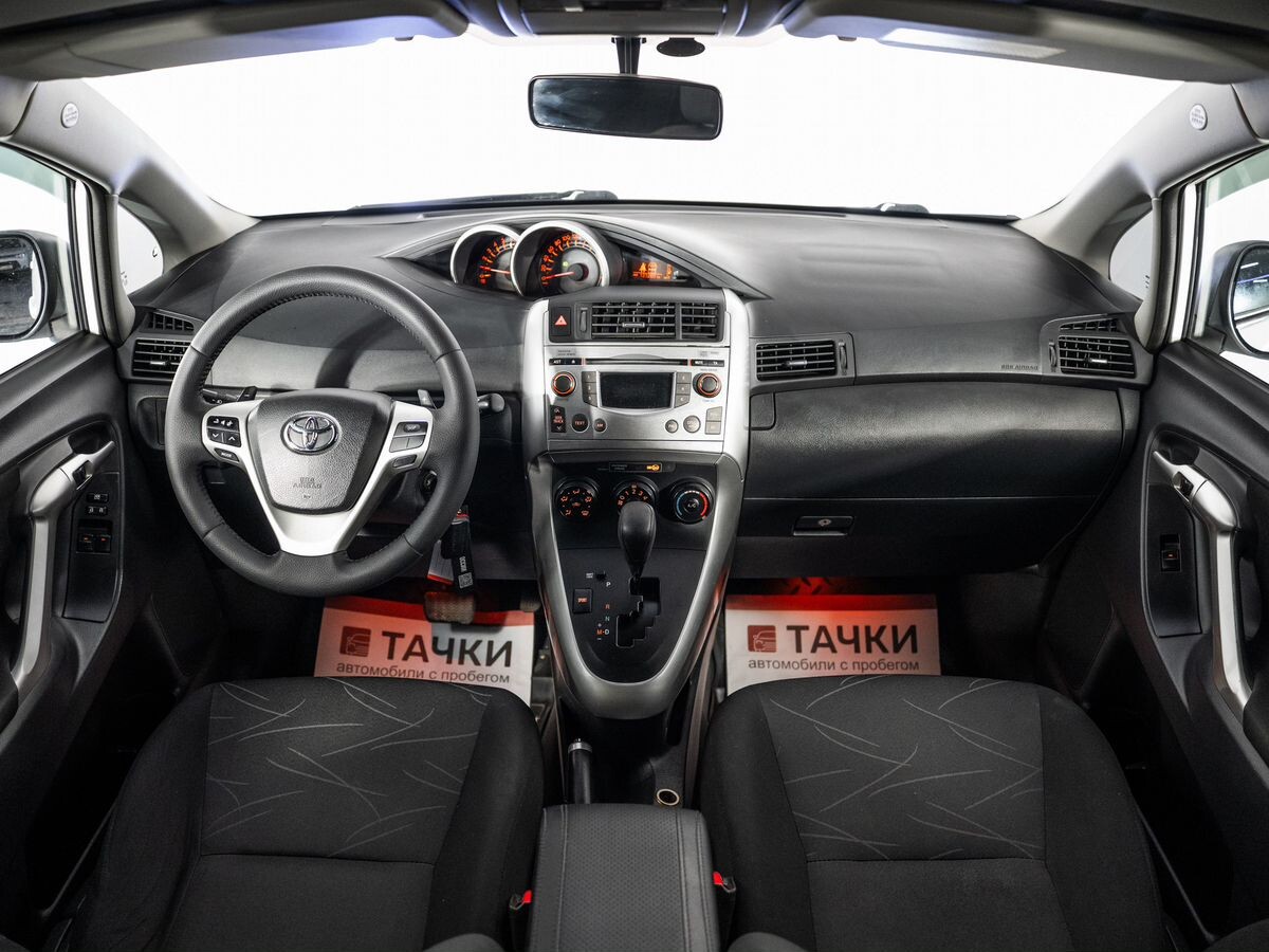 Toyota Verso 2011 - фото автомобиля