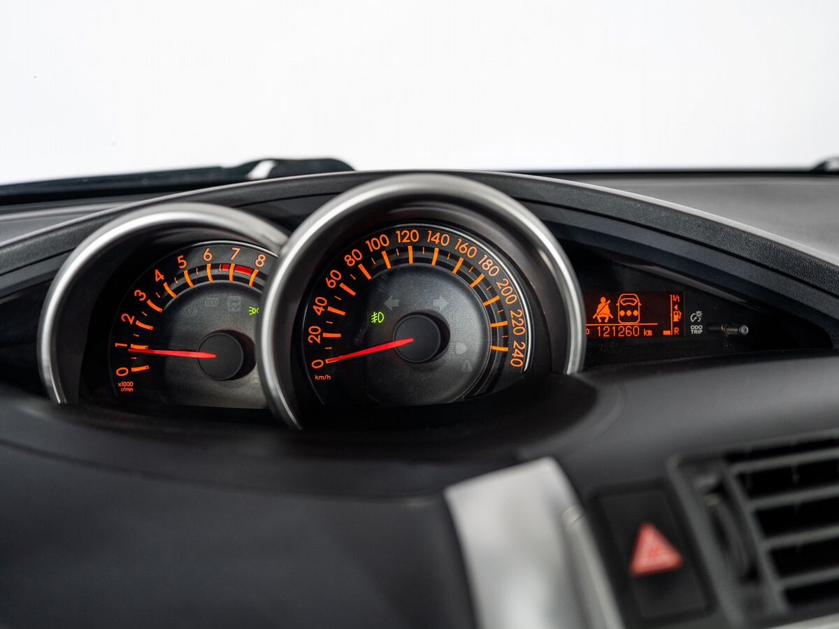 Toyota Verso 2011 - фото автомобиля