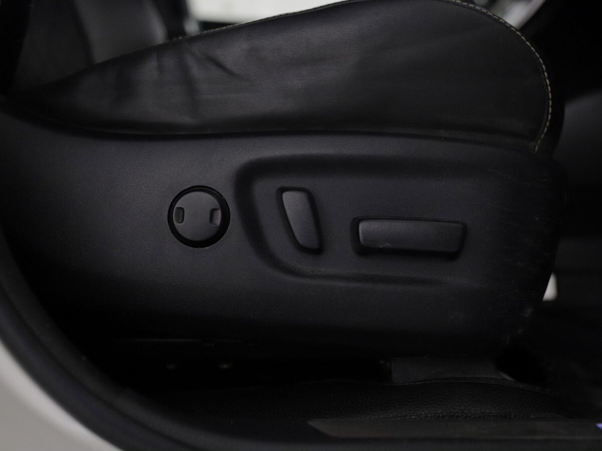 Toyota Harrier 2017 - фото автомобиля