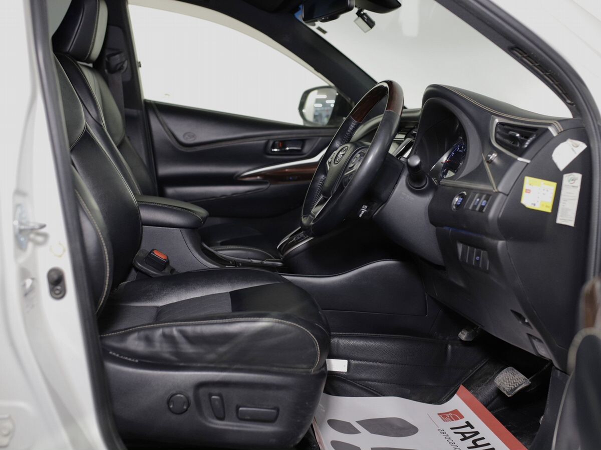 Toyota Harrier 2017 - фото автомобиля